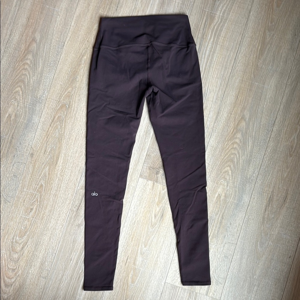 ALO Yoga Airbrush Deep Plum Leggings size M full length - Picture 3 of 3